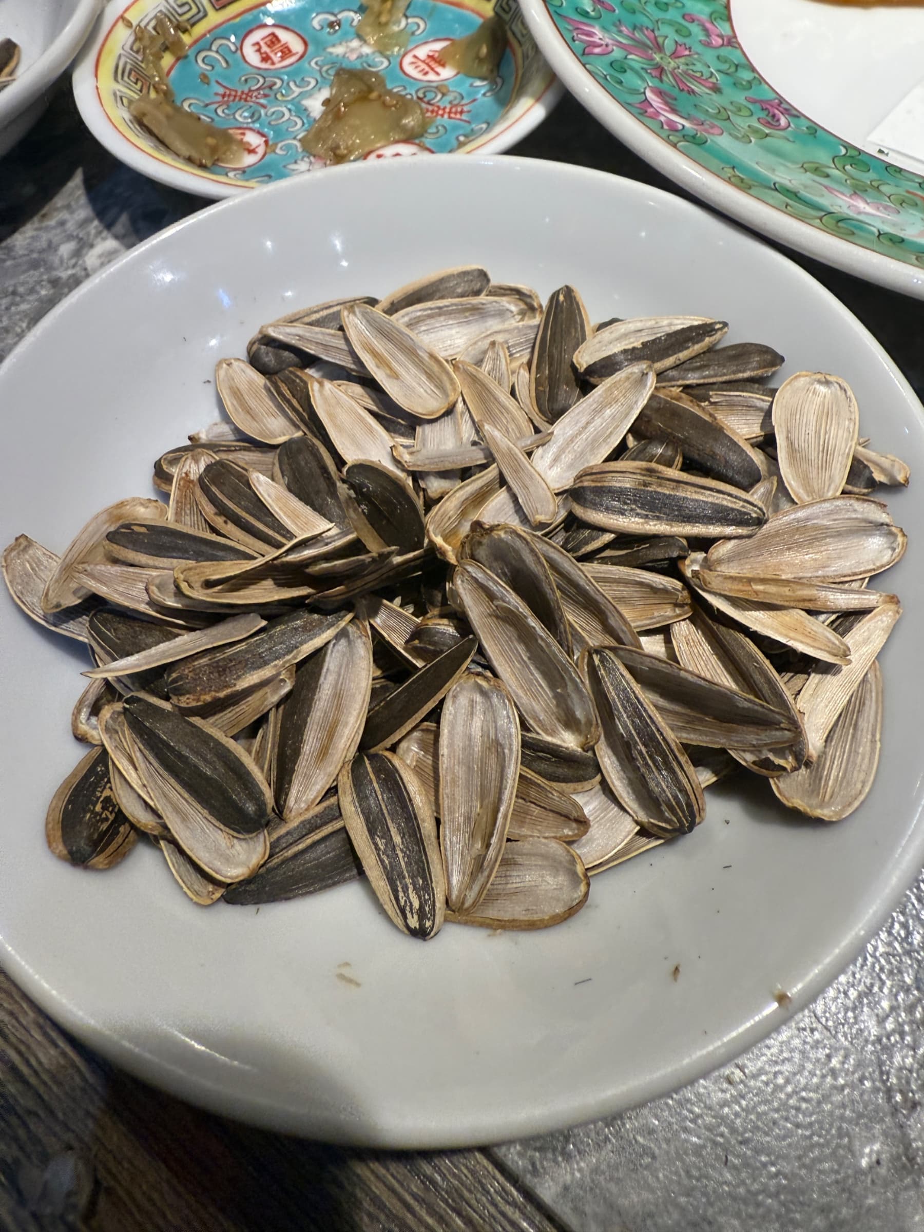 噛むほど謎が深まる皮